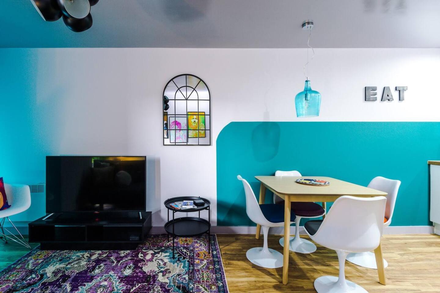 Holiday home High Reviewed 1-bed With Parking Location