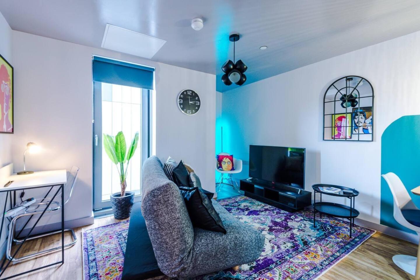 High Reviewed 1-bed With Parking Location Holiday home *