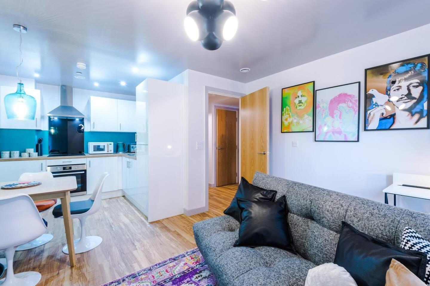 Holiday home High Reviewed 1-bed With Parking Location *