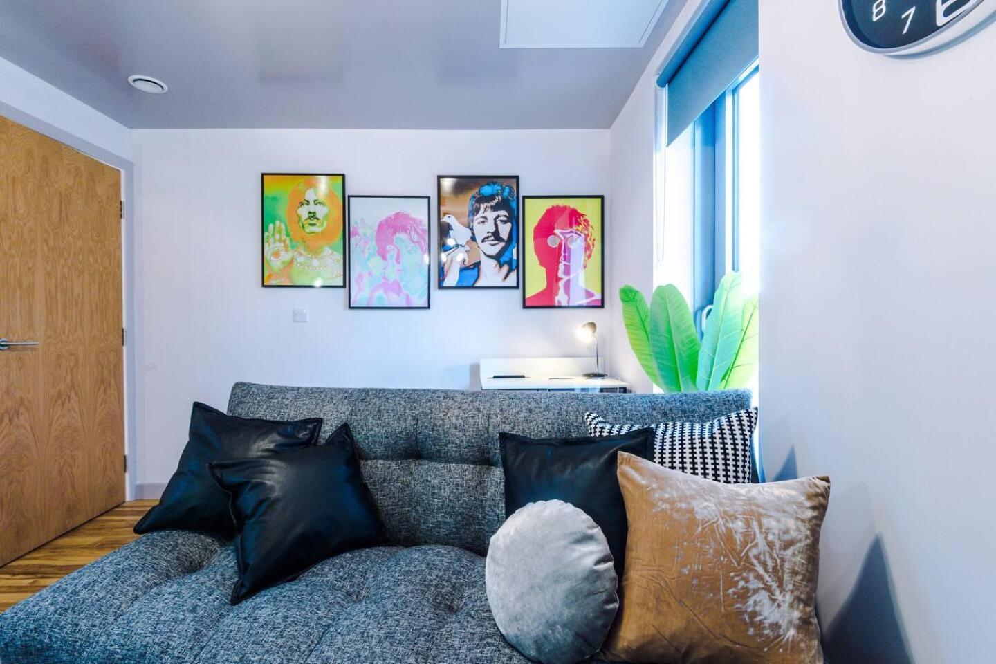 High Reviewed 1-bed With Parking Location Holiday home Liverpool
